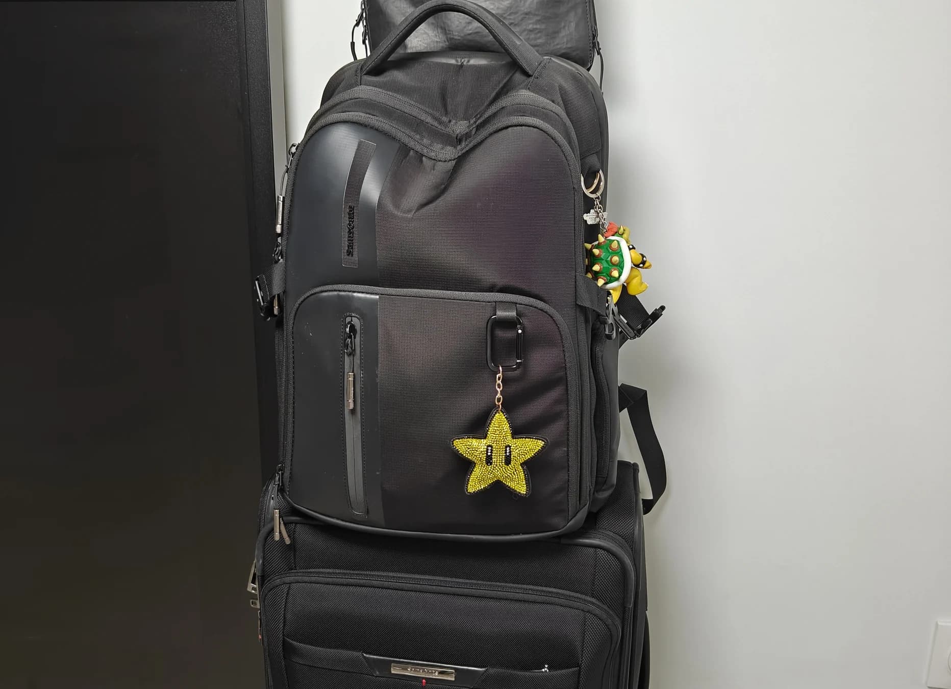Combo Samsonite professionnel composé d’une valise Pro-DLX 5, d’un sac Biz2Go et d’une sacoche Crossbody japonaise