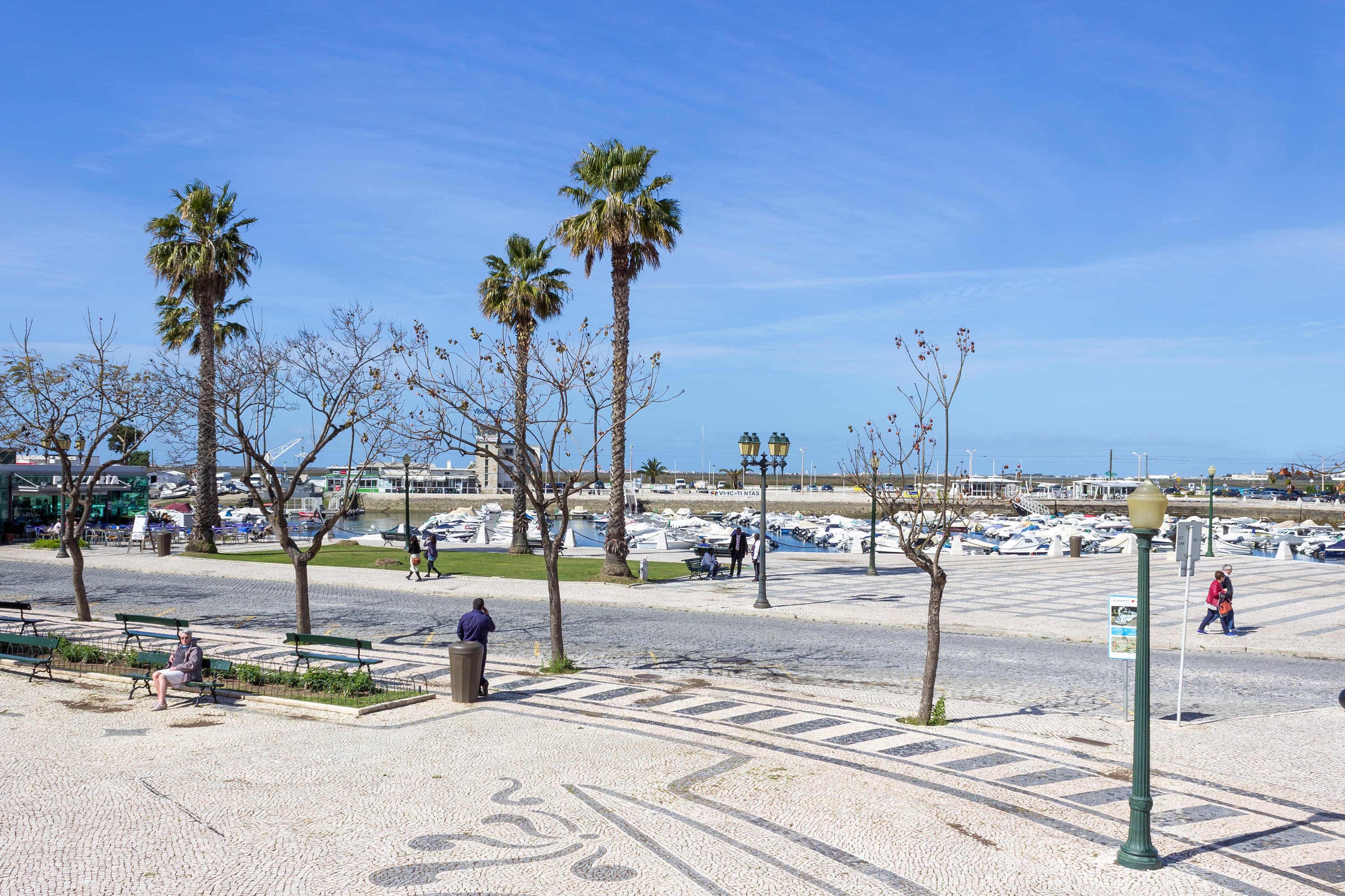 Marina et promenade piétonne de Faro