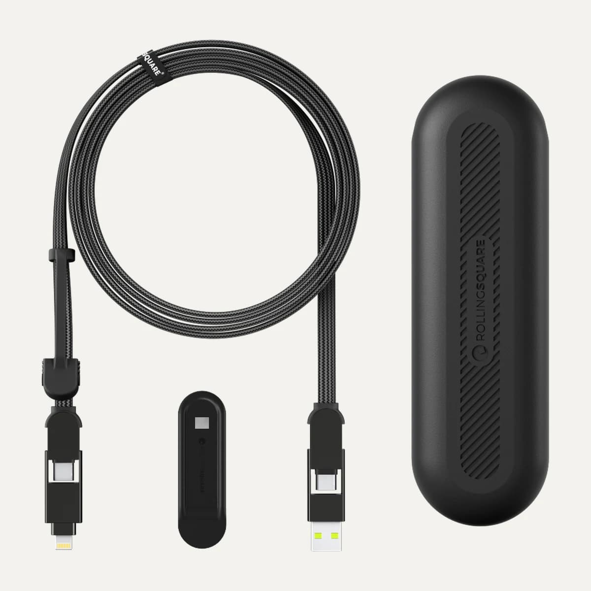 Câble Rolling Square inCharge XL noir, étui et adaptateurs sur fond ivoire