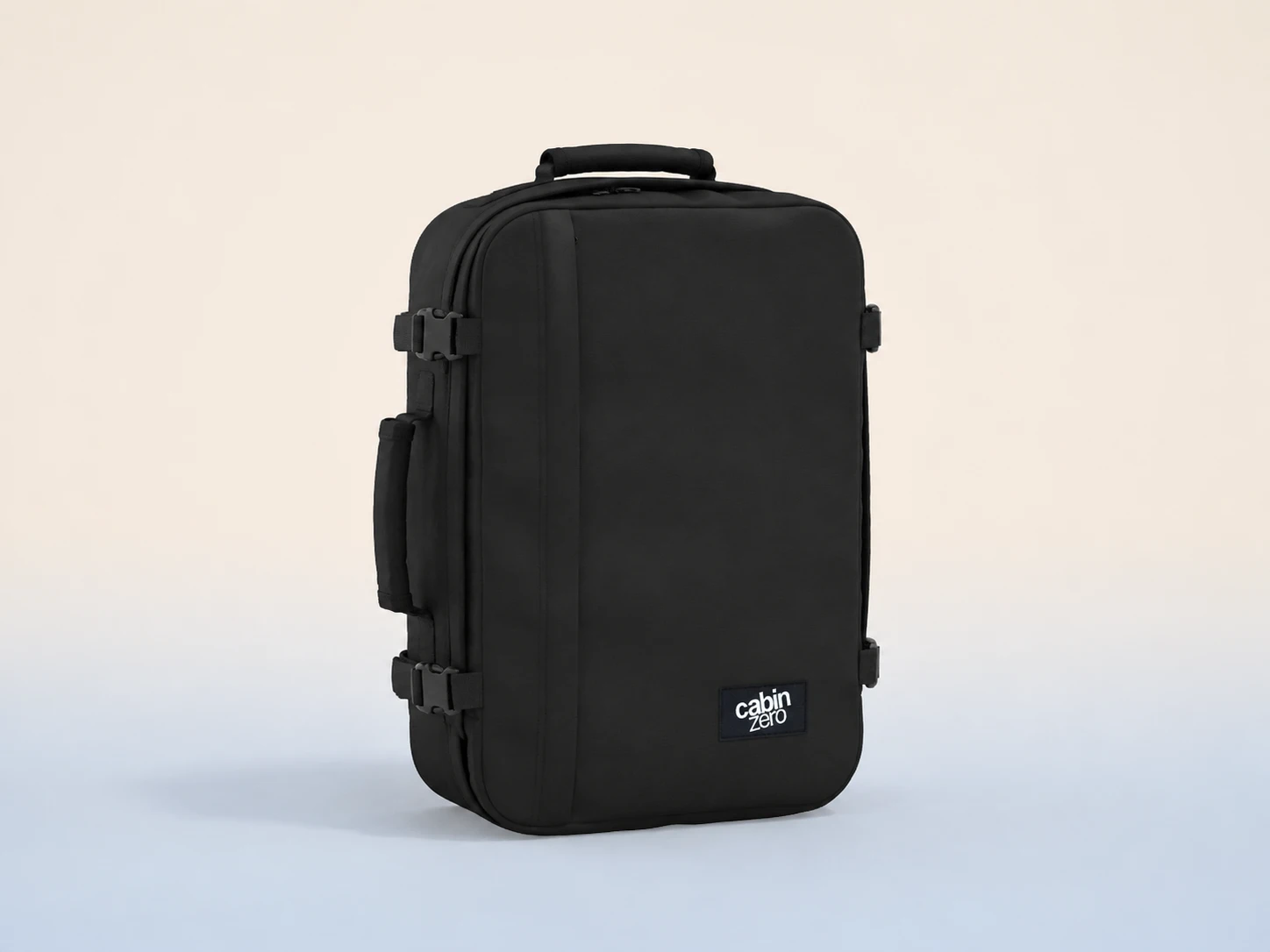 Illustration générée par IA pour CabinZero Classic 36 L — représentation indicative