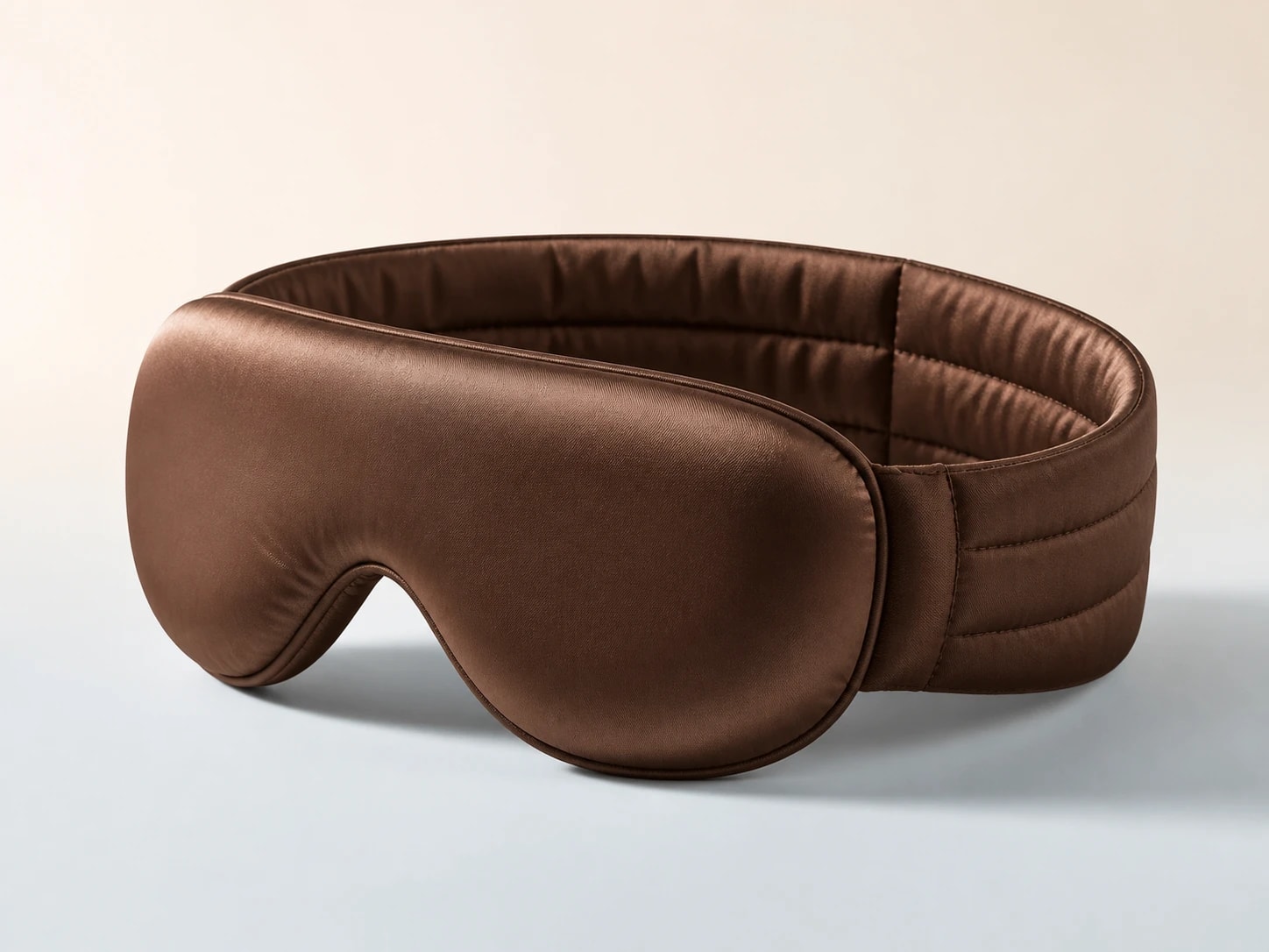 Illustration générée par IA pour Drowsy Cocoa Glow Silk Sleep Mask — représentation indicative