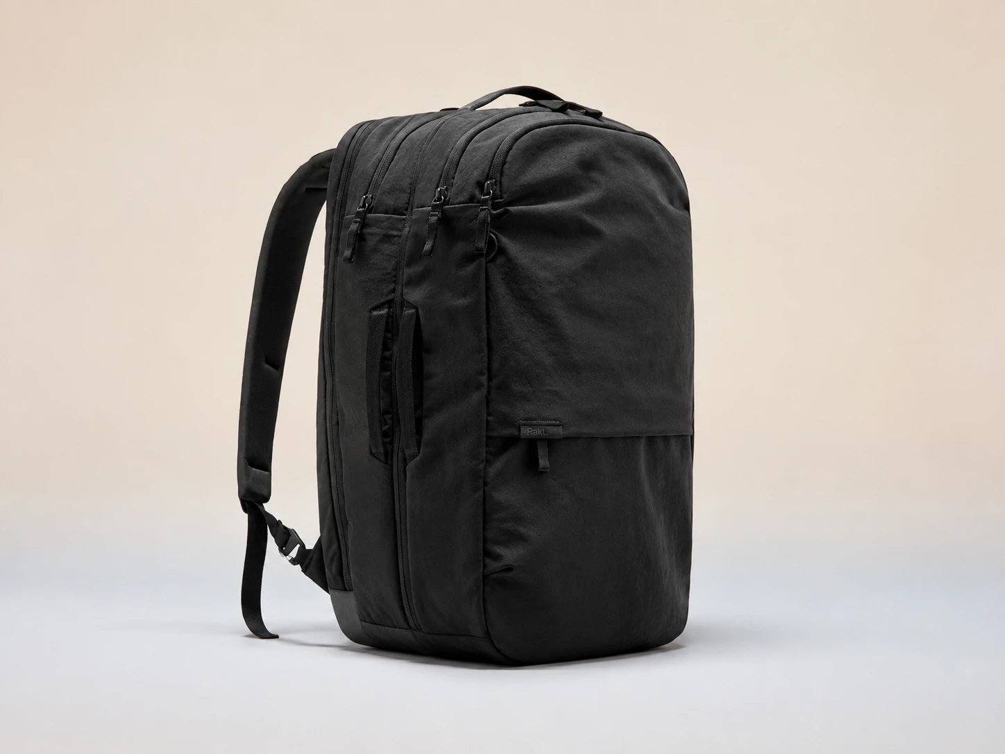 Illustration générée par IA pour Pakt Travel Backpack 35 L — représentation indicative