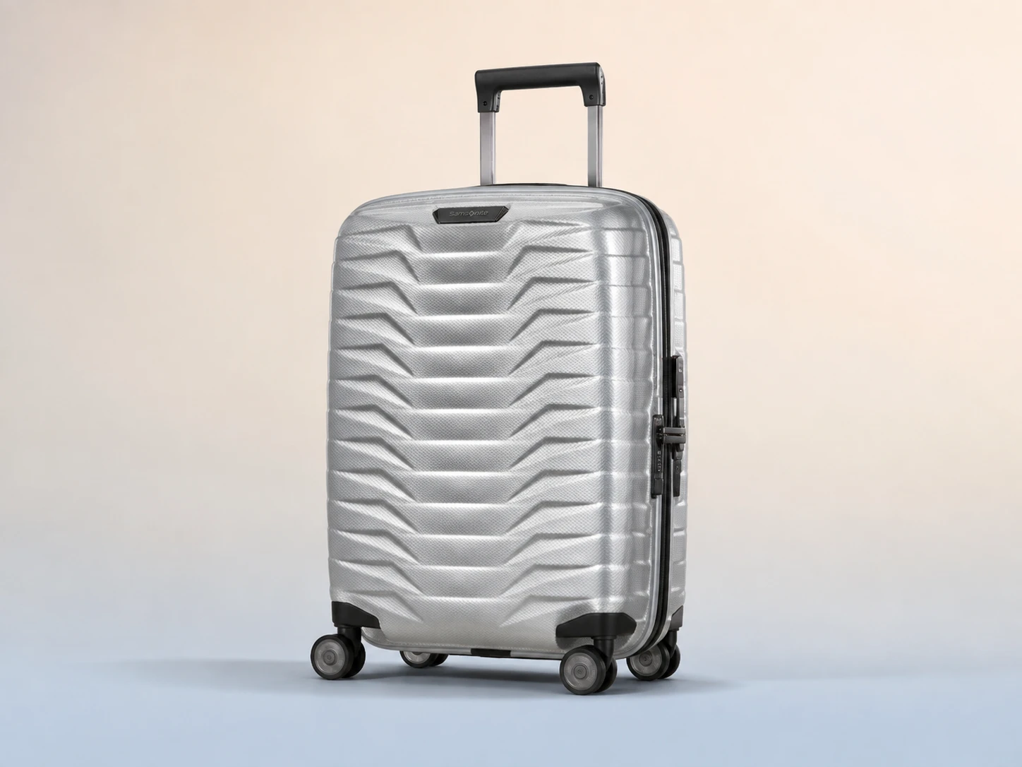 Illustration générée par IA pour Samsonite Proxis Spinner extensible 55 — représentation indicative