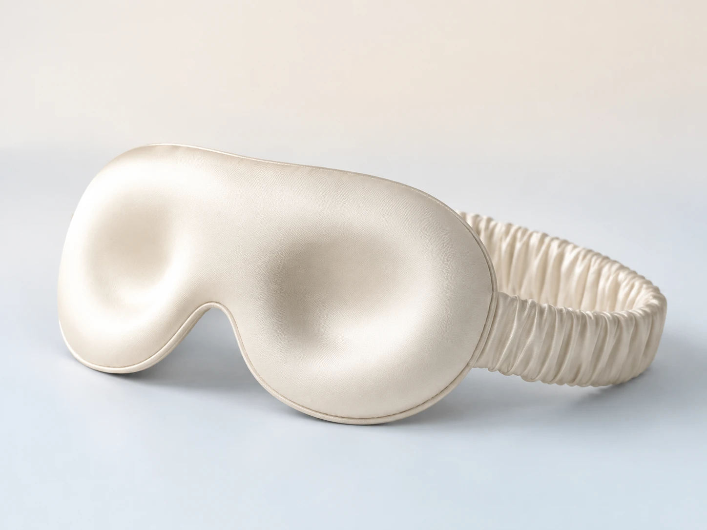 Illustration générée par IA pour Silkhouse Masque de nuit 3D 100 % soie 22 mommes — représentation indicative