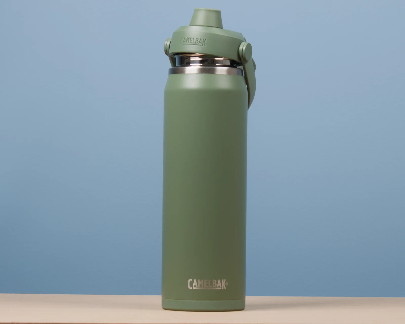 Front view of the CamelBak Thrive Chug Insulated Stainless Steel 750 ml bottle in Moss Green