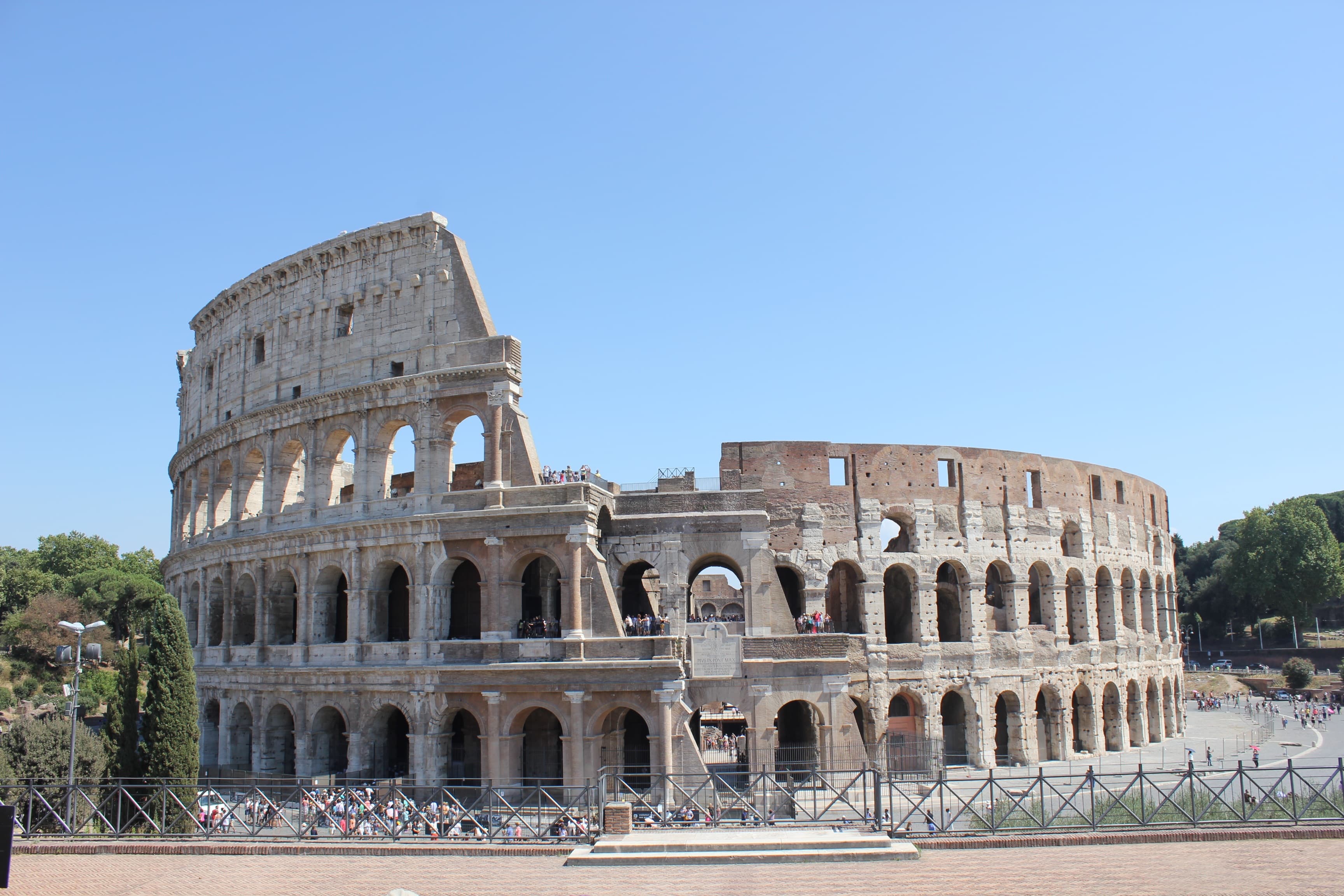 Vue extérieure du Colisée à Rome
