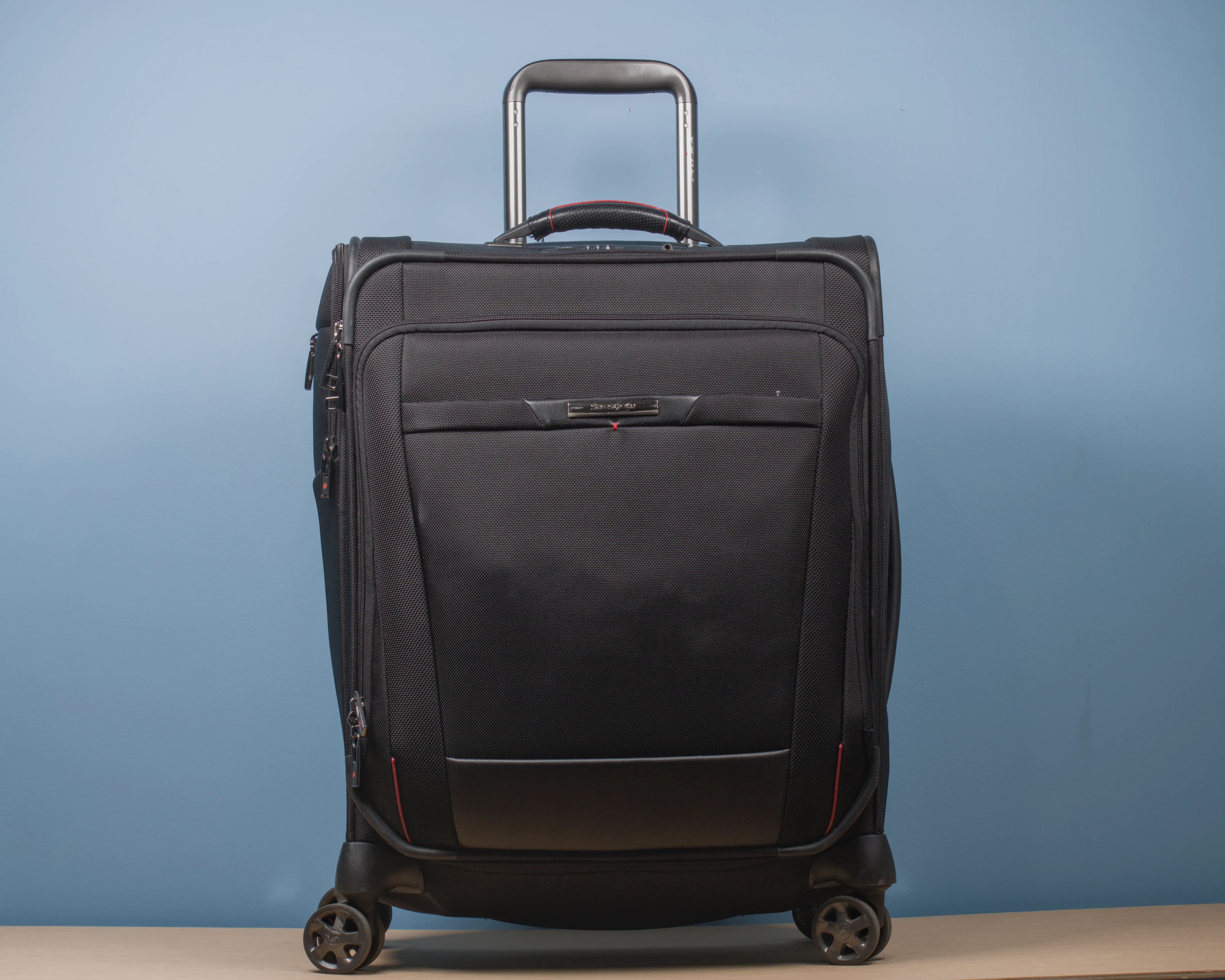 Full front view of the Samsonite Pro-DLX 5 Spinner S cabin